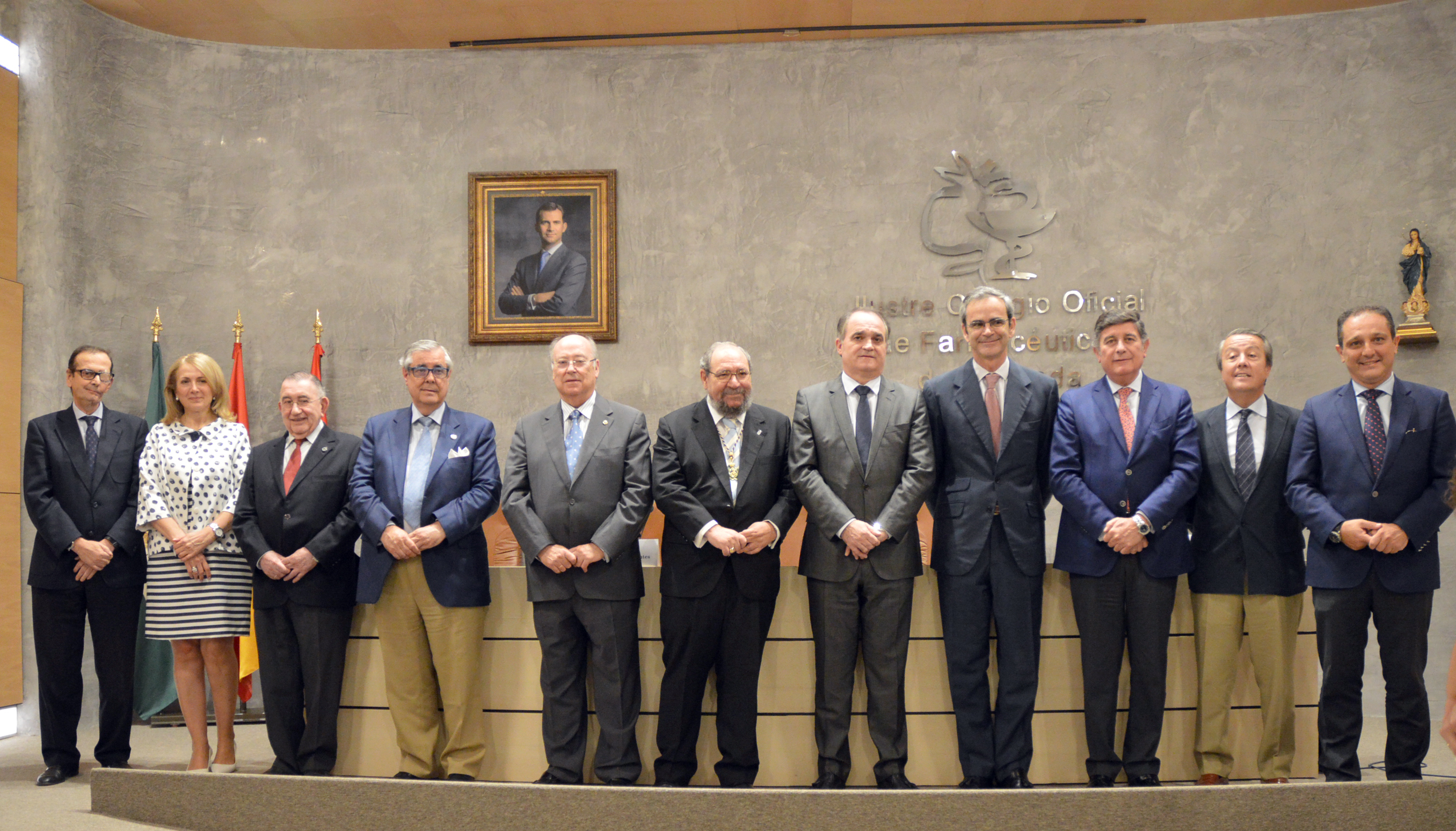 Antonio José Ruiz Moya, antiguo presidente del COF Ceuta, recibe nuestra Medalla de Honor