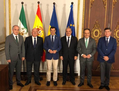 El presidente de la Junta de Andalucía muestra su apoyo al Congreso Nacional y Mundial de la Farmacia que se celebra en septiembre en Sevilla